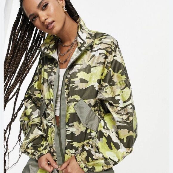 Nike Women's Green Camouflage Utility Jacket Size XS - Picture 1 of 12